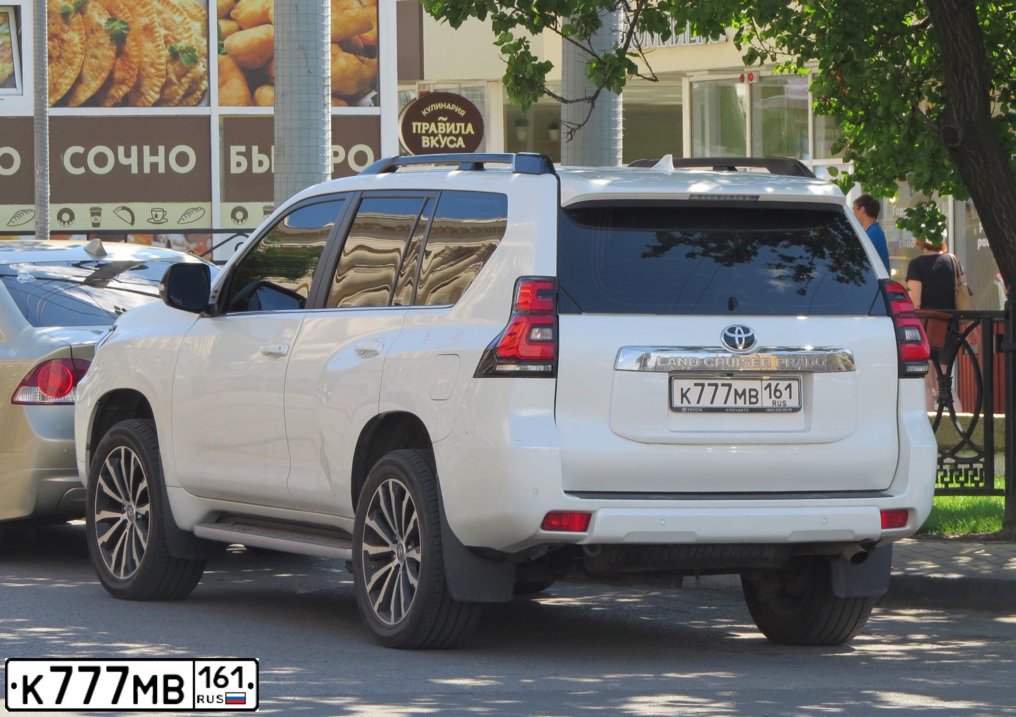 Фото автомобиля CHEVROLET NIVA, 2014 — госномер С137АК761. Цвет: ЯРКО-БЕЛЫЙ