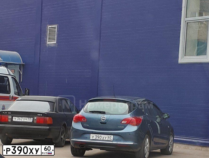 Фото автомобиля OPEL ASTRA, 2012 — госномер Р390ХУ60. Цвет: синий