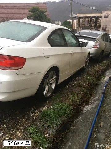 Фото автомобиля BMW SERIE 3, 2010 — госномер Т716КР19. Цвет: Белый
