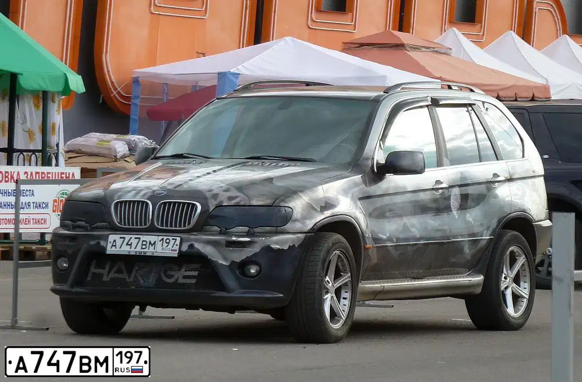 Фото автомобиля HUMMER R H2, 2003 — госномер Н647КН39. Цвет: ЧЕРНЫЙ