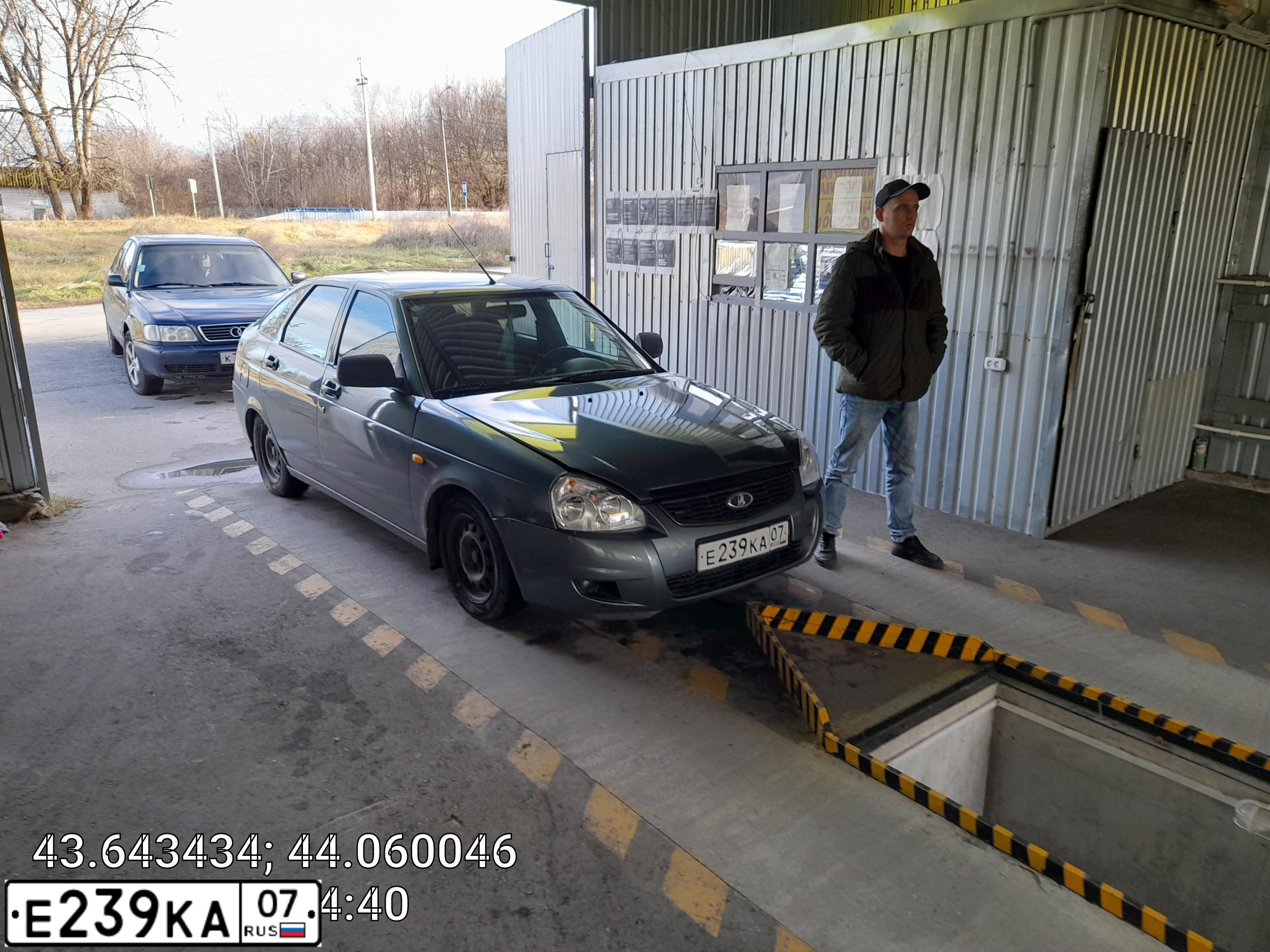 Фото автомобиля LADA 2172 PRIORA, 2010 — госномер Е239КА07. Цвет: СЕРО-СИНЕ-ЗЕЛЕНЫЙ