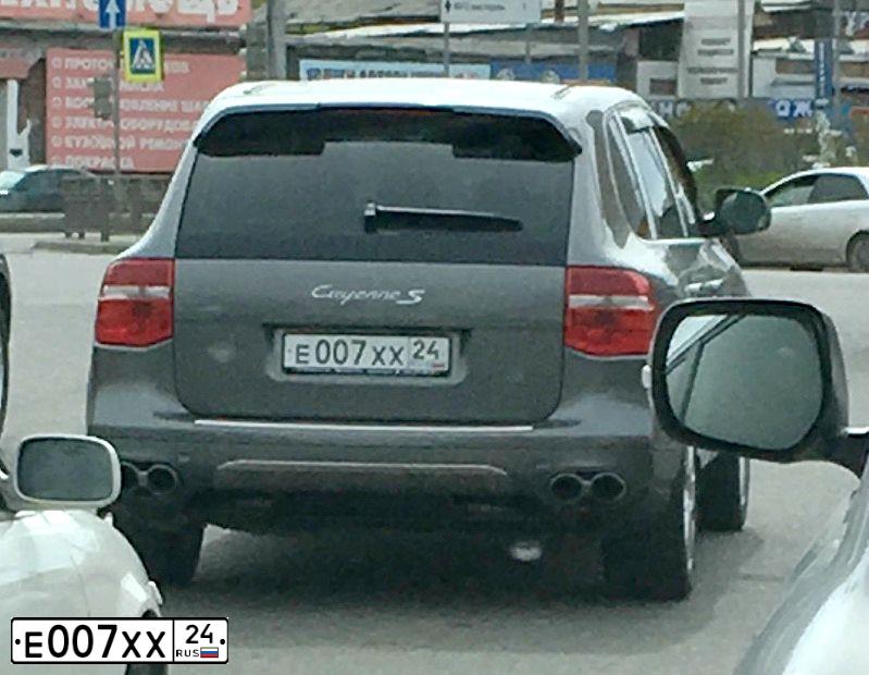 Фото автомобиля PORSCHE CAYENNE, 2008 — госномер Е007ХХ24. Цвет: СЕРЫЙ