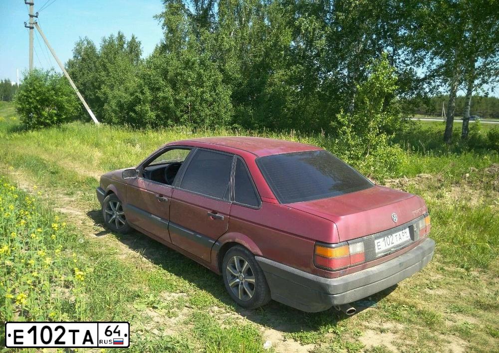 Фото автомобиля VOLKSWAGEN PASSAT, 1988 — госномер А099НВ702. Цвет: КРАСНЫЙ
