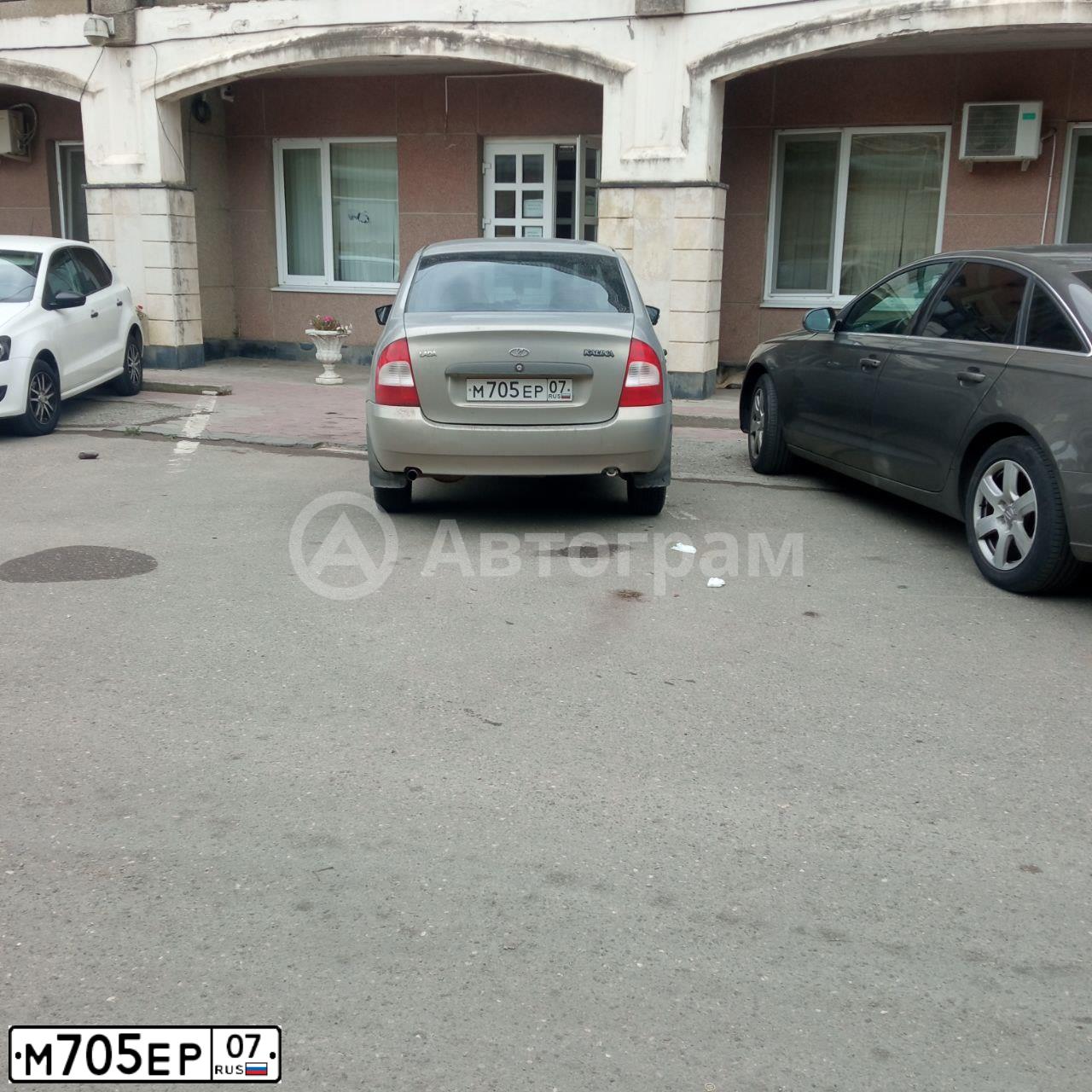 Фото автомобиля LADA 1118 KALINA, 2007 — госномер М705ЕР07. Цвет: БЕЖЕВО-СЕРЫЙ