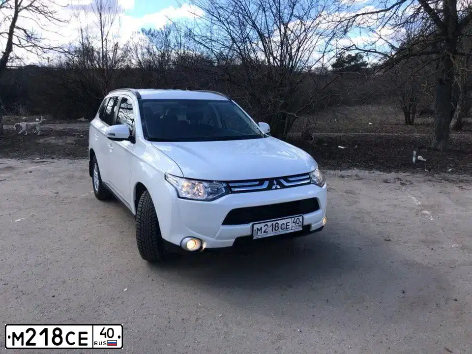 Фото автомобиля MITSUBISHI OUTLANDER, 2013 — госномер Т784РР71. Цвет: Белый