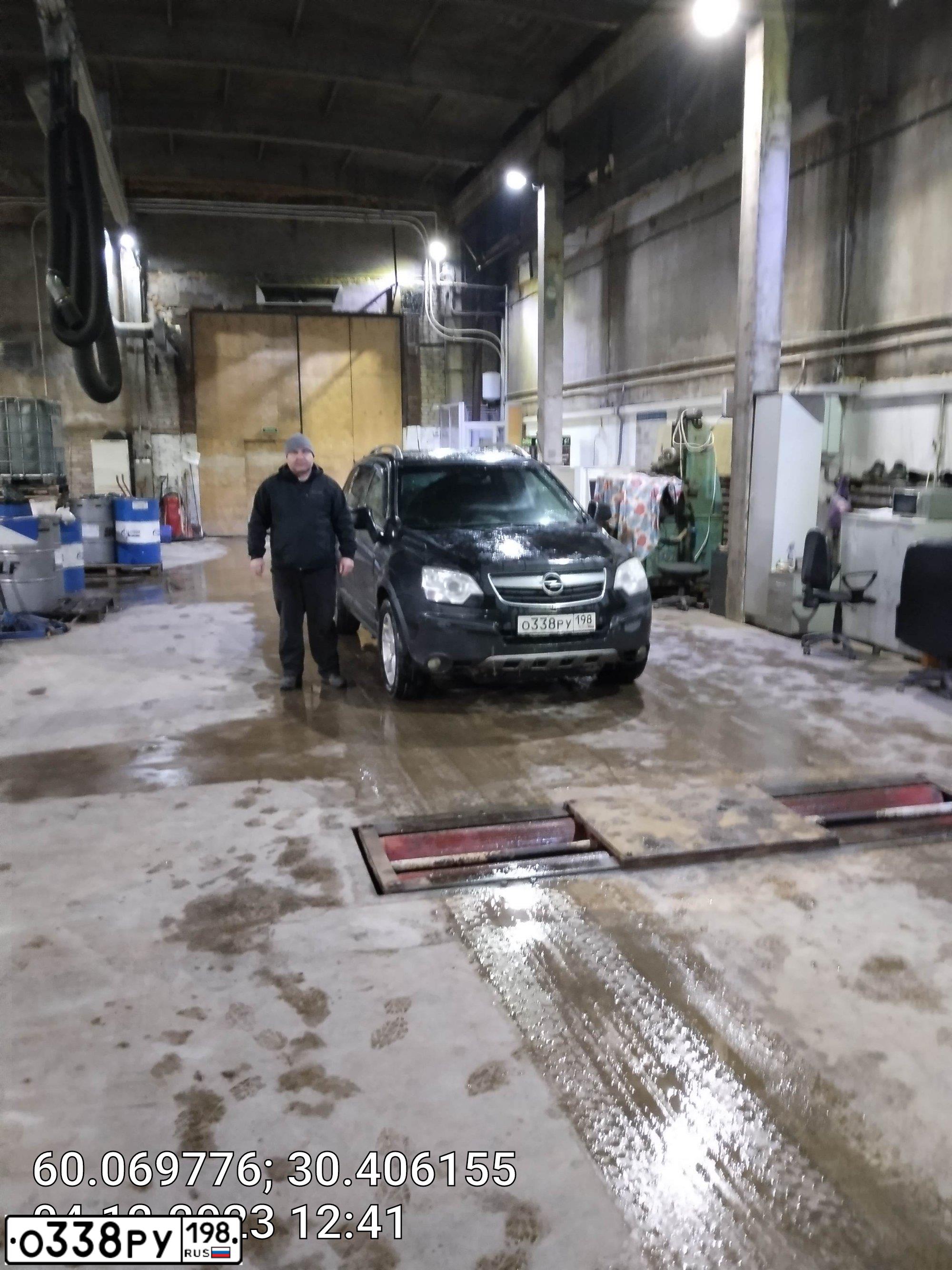 Фото автомобиля OPEL ANTARA, 2011 — госномер О338РУ198. Цвет: ЧЕРНЫЙ