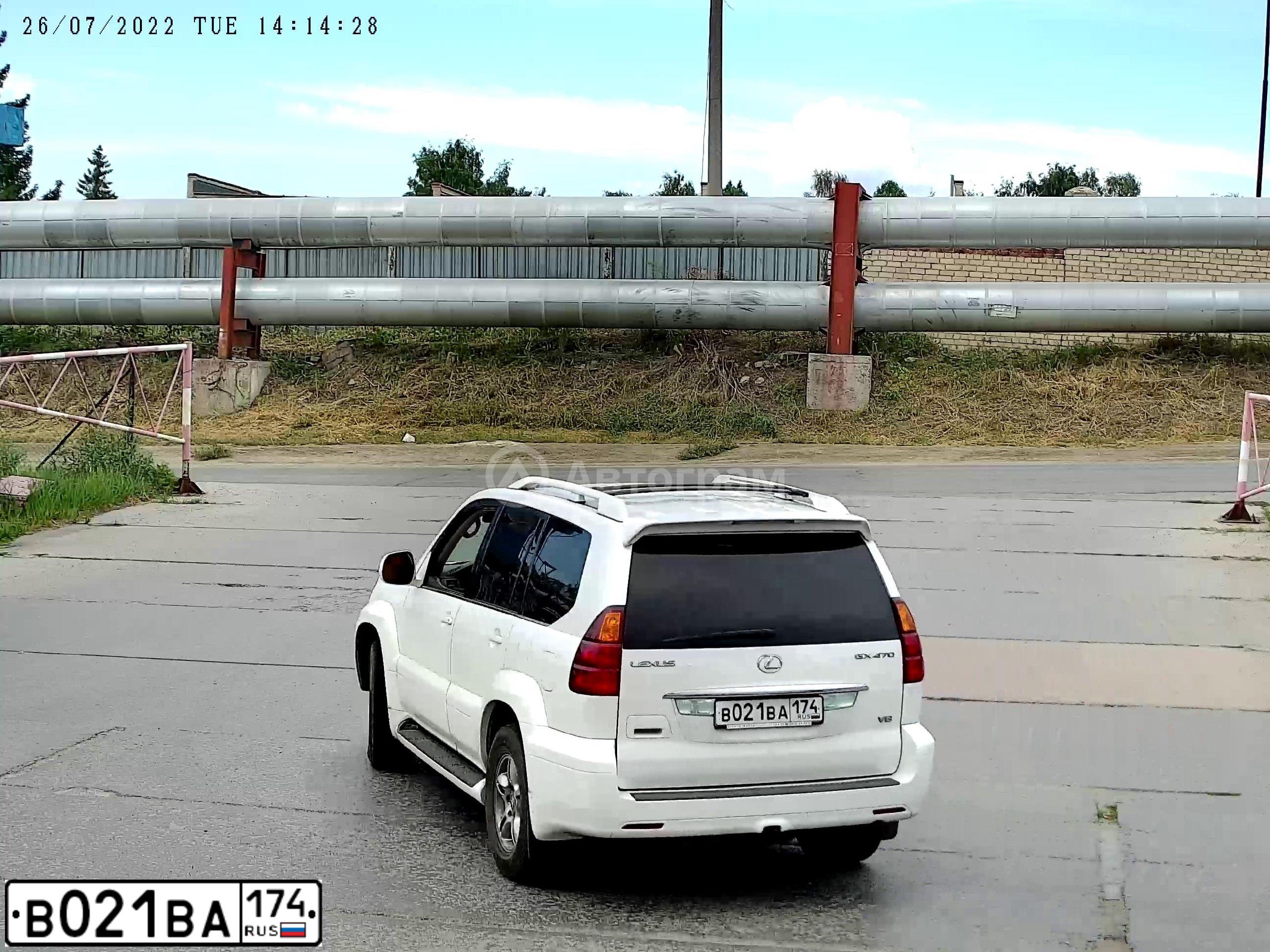 Фото автомобиля LEXUS GX, 2004 — госномер В021ВА174. Цвет: Белый