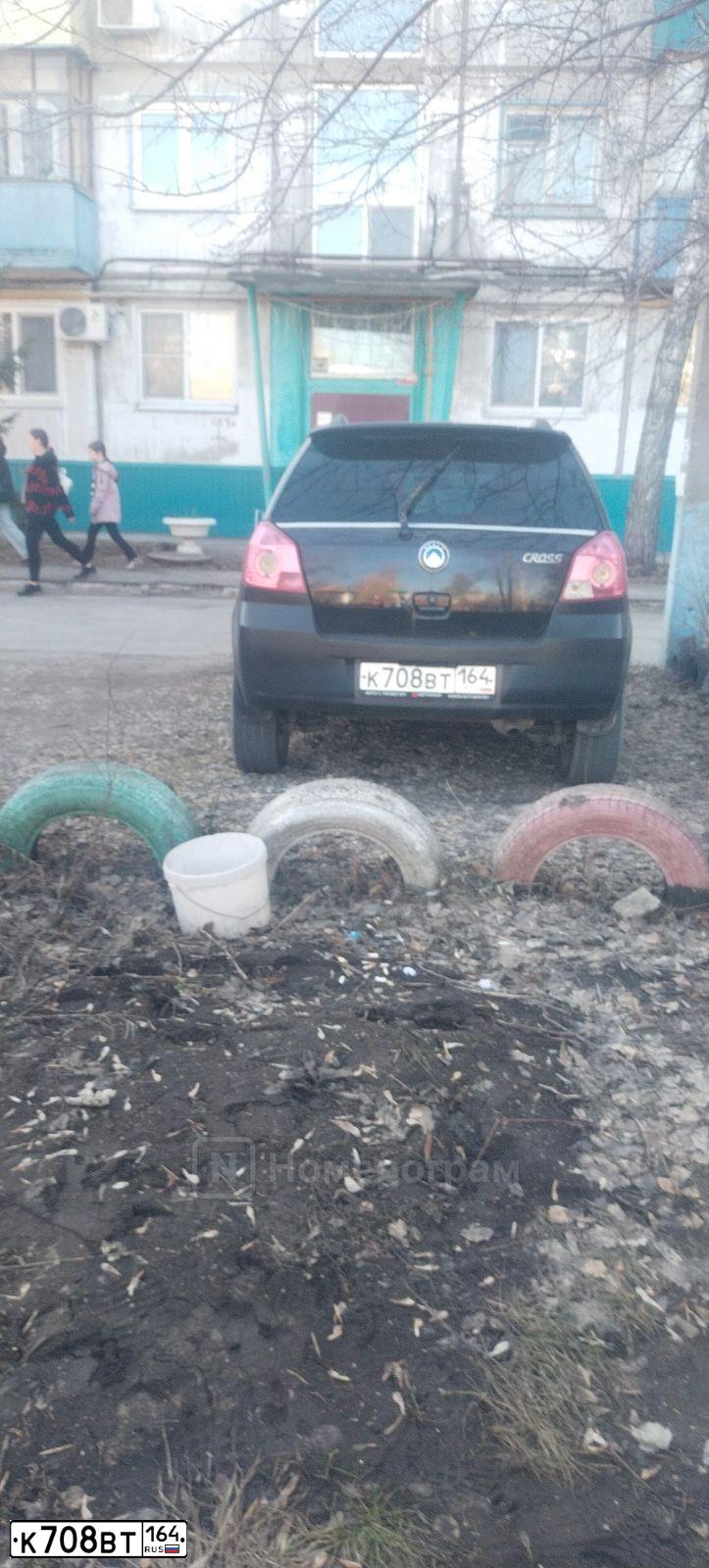 Фото автомобиля GEELY MK CROSS, 2013 — госномер Е252РО164. Цвет: ЧЕРНЫЙ