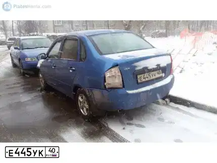 Фото автомобиля LADA 1118 KALINA, 2006 — госномер Е445УК40. Цвет: ЯРКО-СИНИЙ