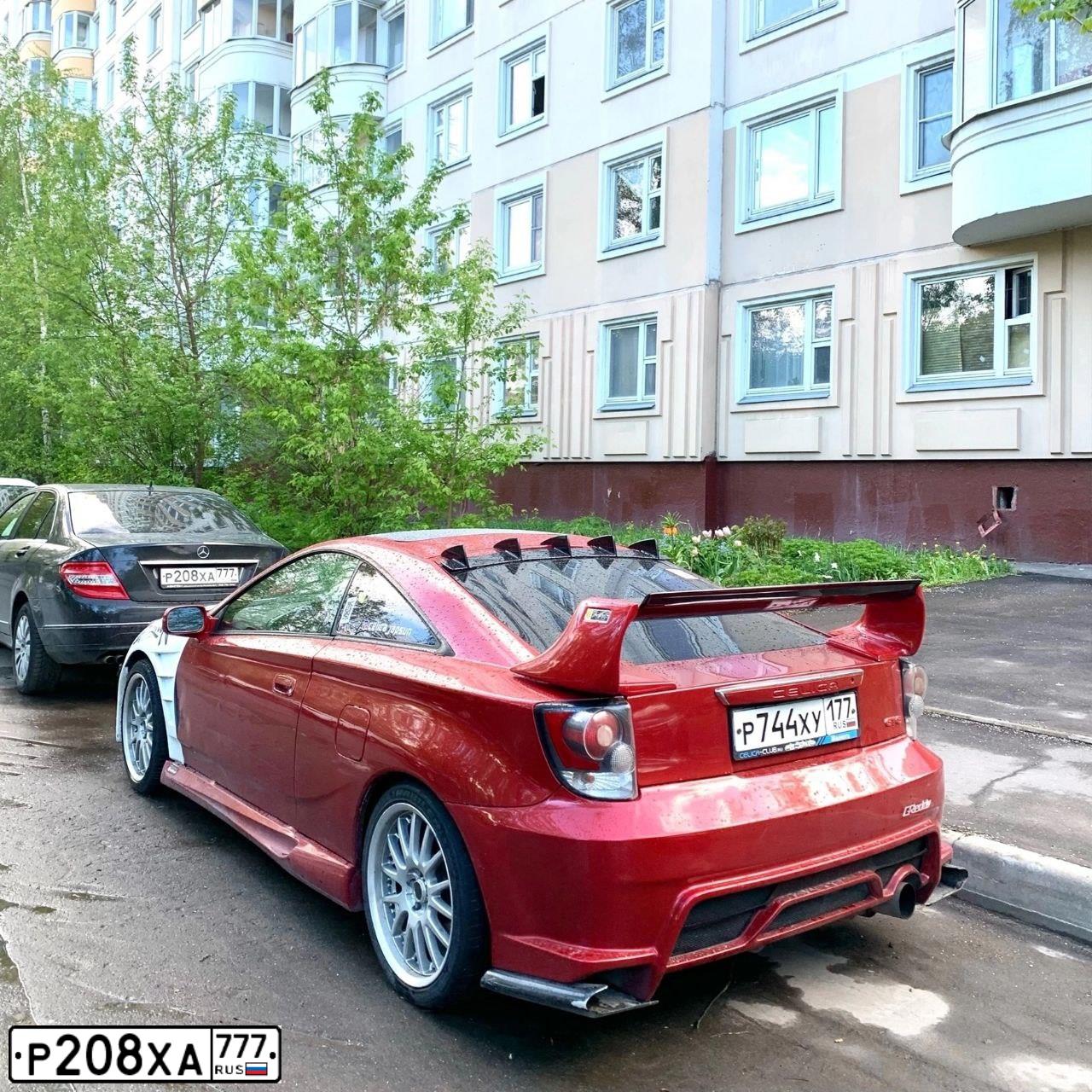 Фото автомобиля MERCEDES C-KLASSE, 2011 — госномер Р208ХА777. Цвет: ЧЕРНЫЙ