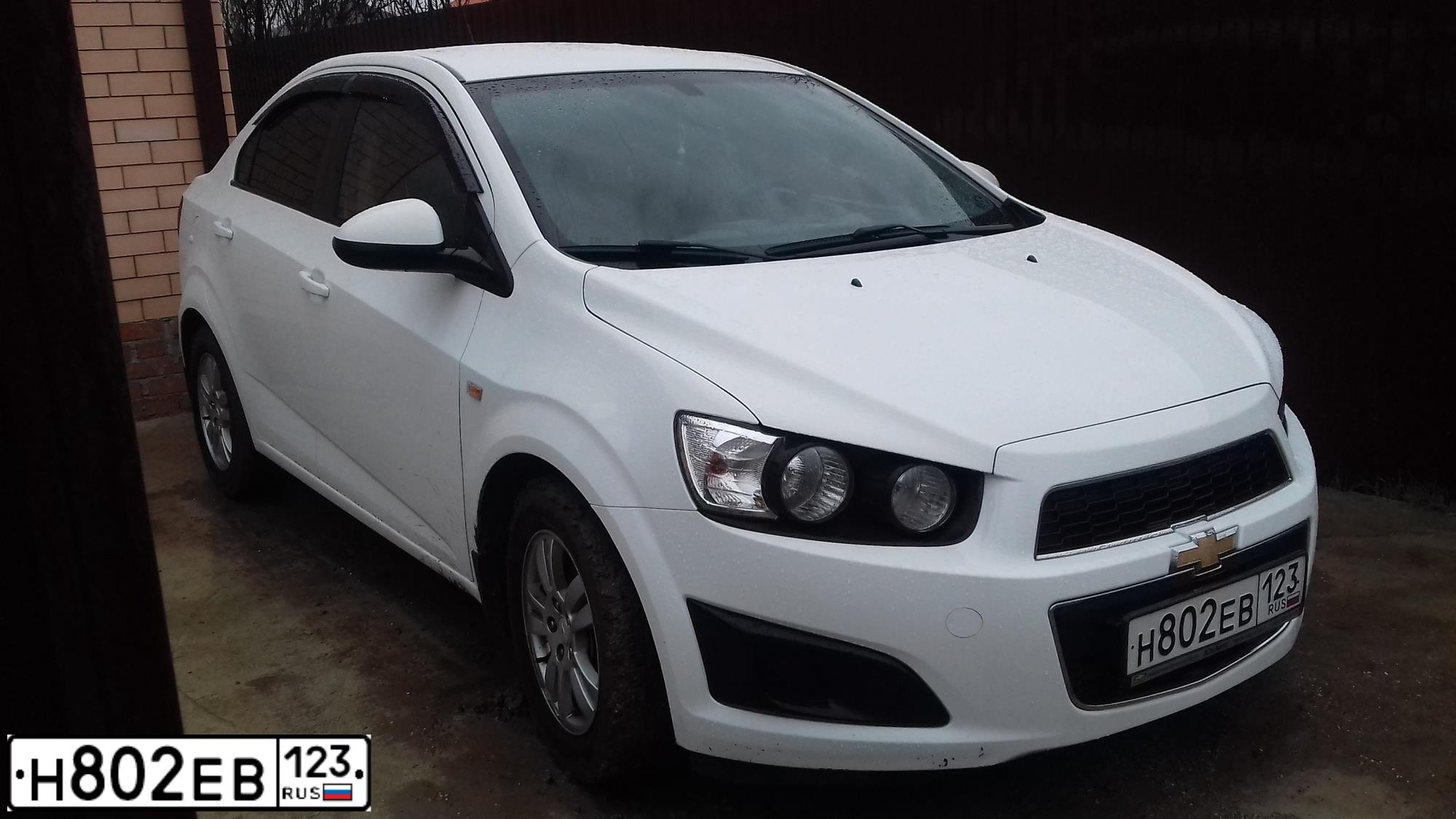 Фото автомобиля CHEVROLET AVEO, 2012 — госномер В757ВЕ761. Цвет: Белый
