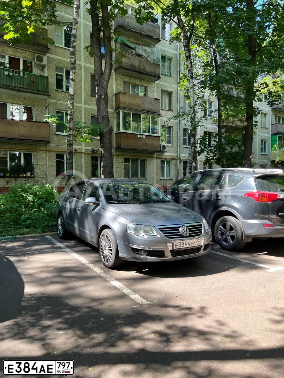 Фото автомобиля VOLKSWAGEN PASSAT, 2008 — госномер Е384АЕ797. Цвет: СЕРЫЙ