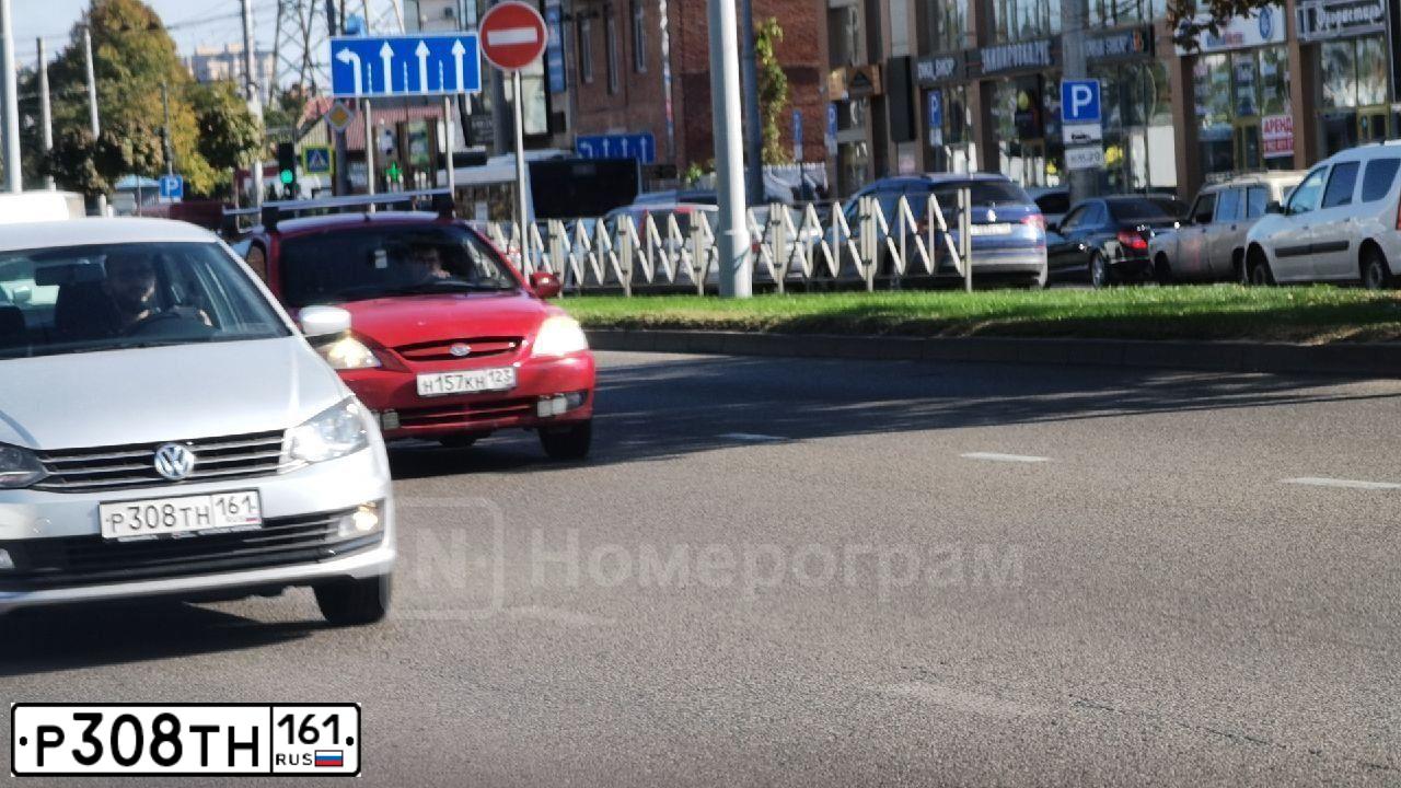 Фото автомобиля VOLKSWAGEN POLO, 2018 — госномер Н541ОС126. Цвет: Серебристый