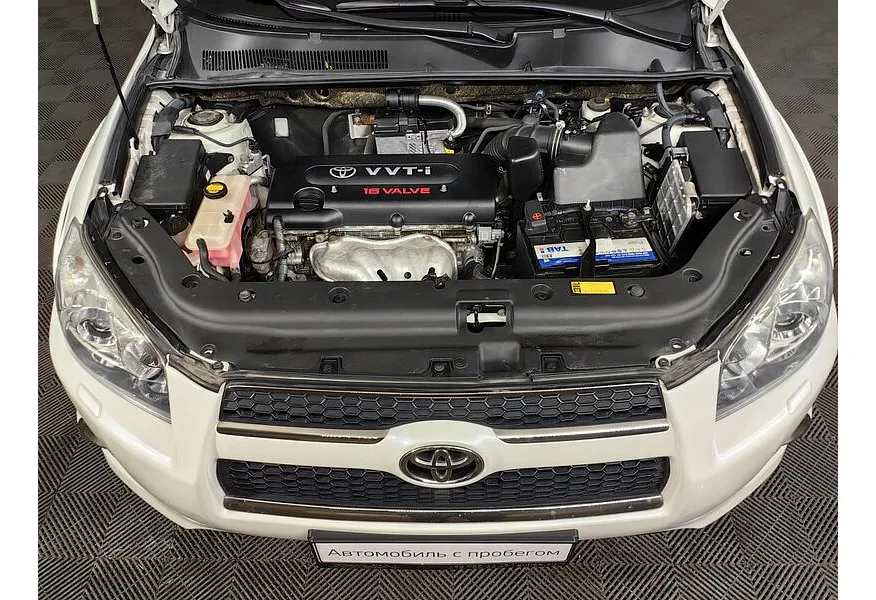 Фото автомобиля TOYOTA RAV4, 2011 — госномер Е850РТ197. Цвет: Белый