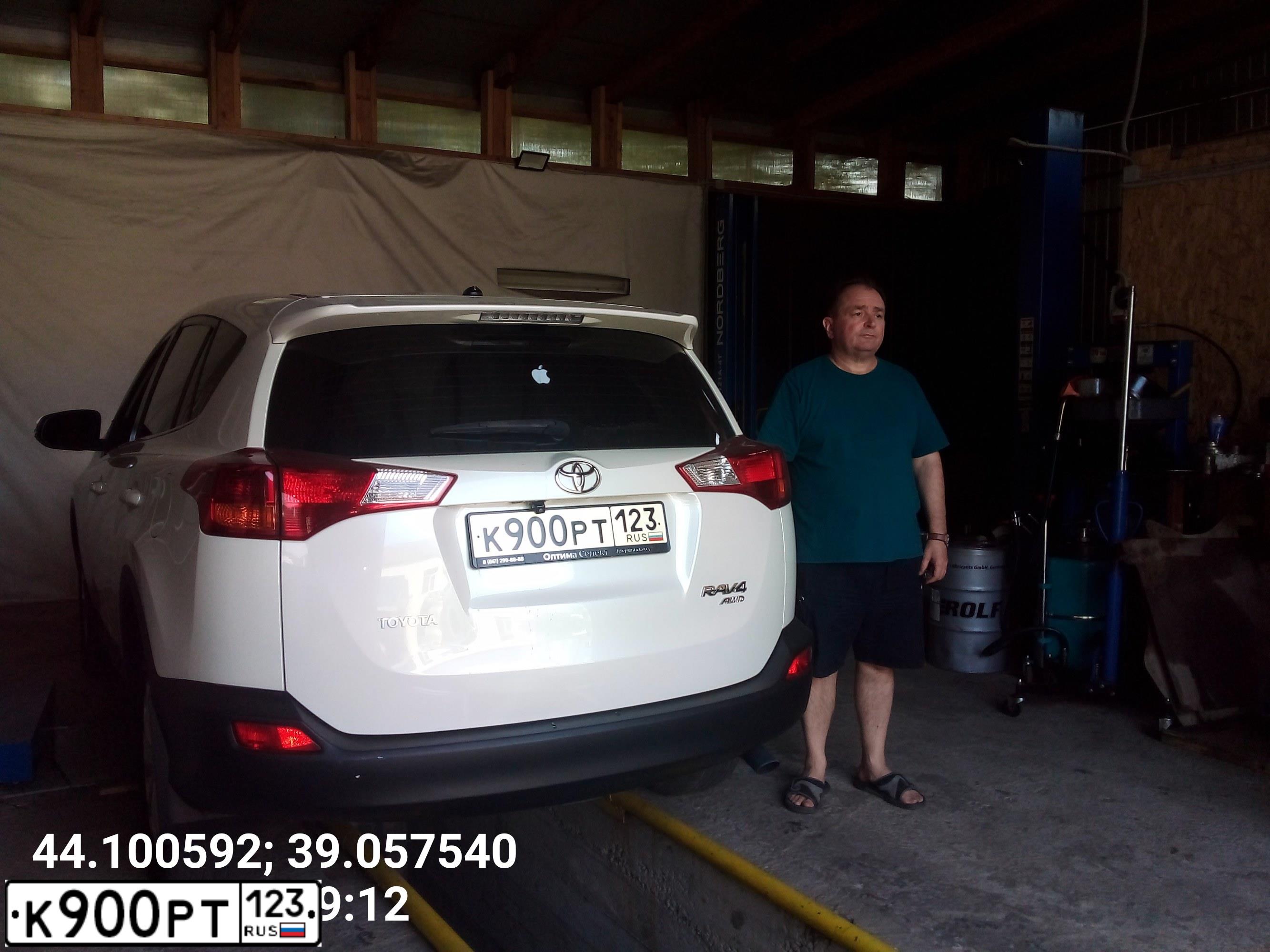 Фото автомобиля TOYOTA RAV4, 2015 — госномер К900РТ123. Цвет: БЕЛЫЙ