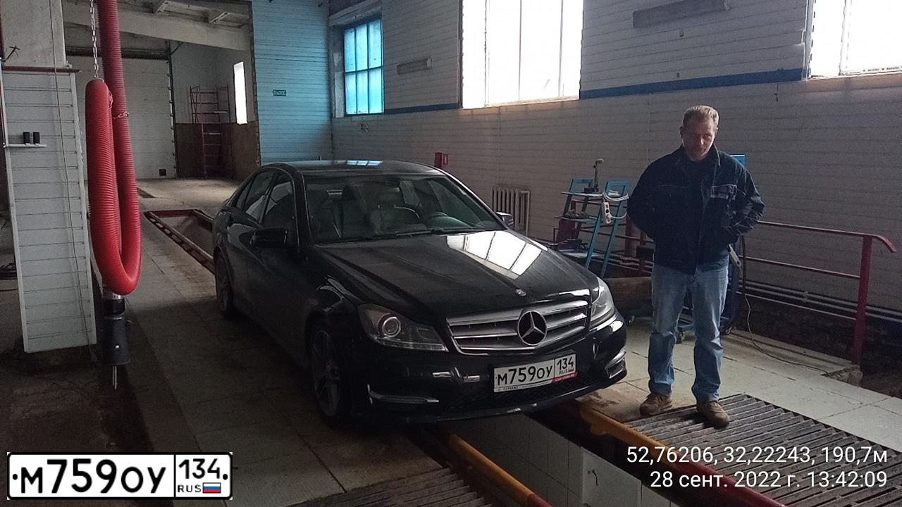 Фото автомобиля MERCEDES C-KLASSE, 2013 — госномер Р017КС102. Цвет: ЧЕРНЫЙ