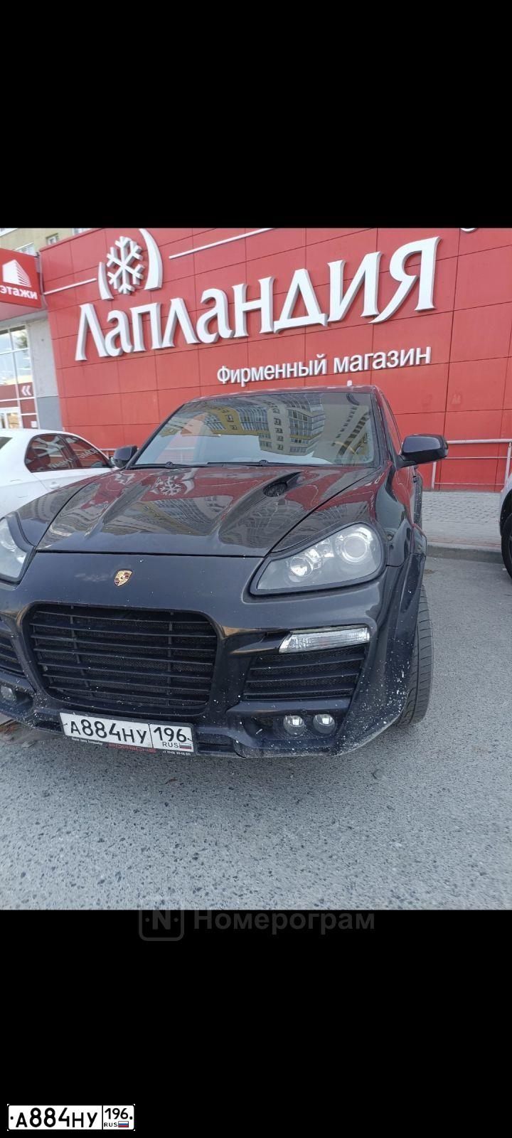 Фото автомобиля PORSCHE CAYENNE, 2005 — госномер А884НУ196. Цвет: ЧЕРНЫЙ
