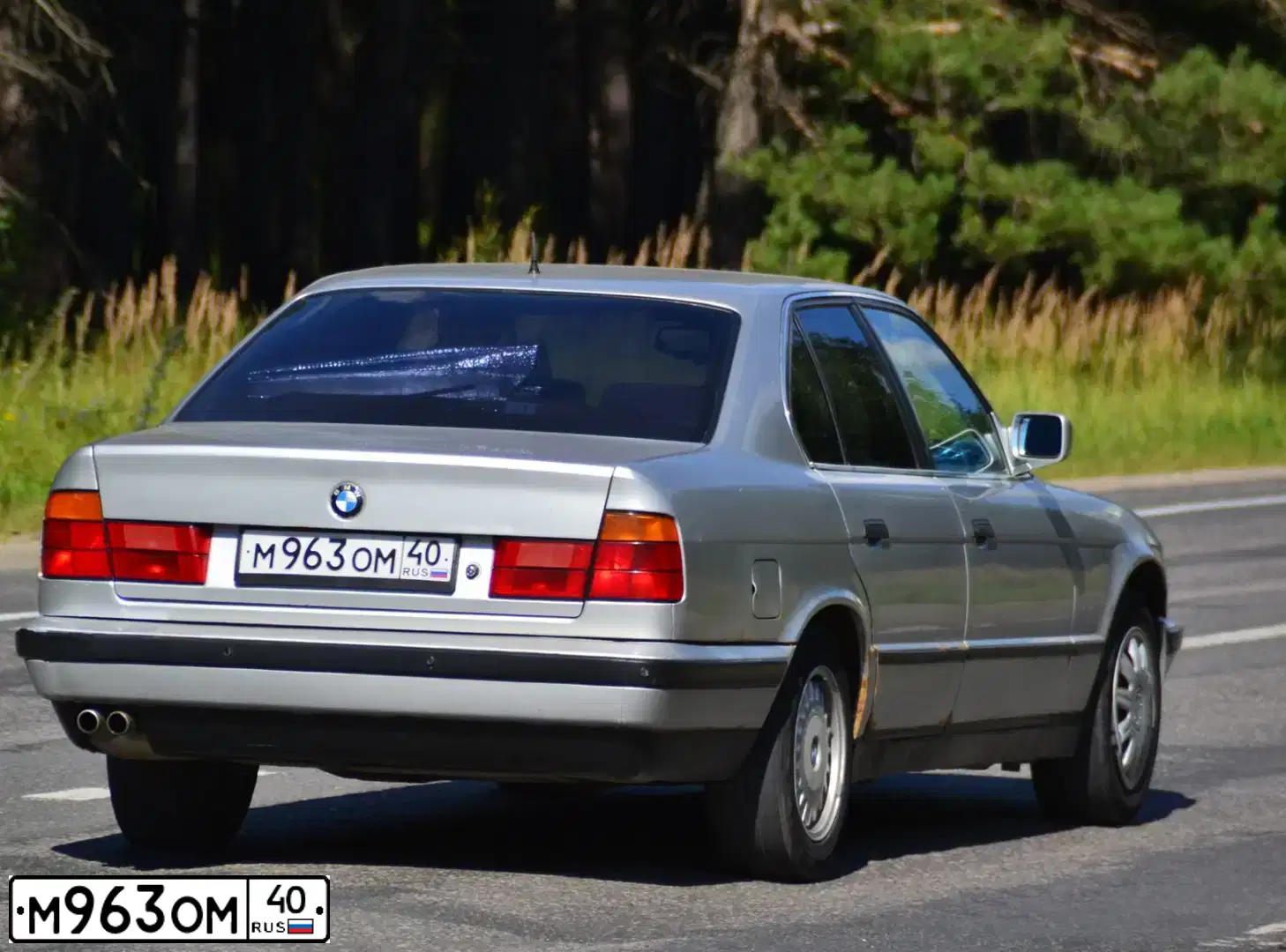 Фото автомобиля BMW SERIE 5, 1992 — госномер М963ОМ40. Цвет: Белый