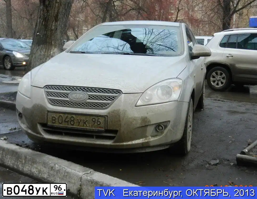 Фото автомобиля KIA CEE'D, 2007 — госномер В048УК96. Цвет: СВЕТЛО-СЕРЫЙ