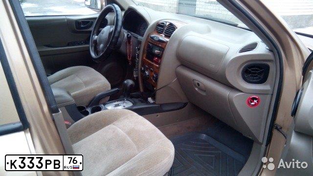 Фото автомобиля HYUNDAI SANTA FE, 2002 — госномер К333РВ76. Цвет: ЗОЛОТИСТЫЙ