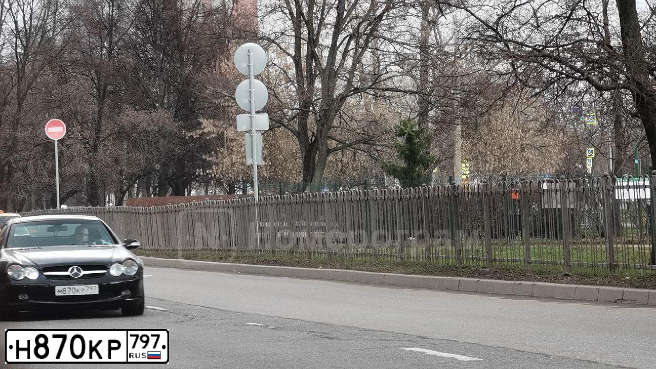 Фото автомобиля HYUNDAI SOLARIS, 2021 — госномер Р424МА977. Цвет: Белый