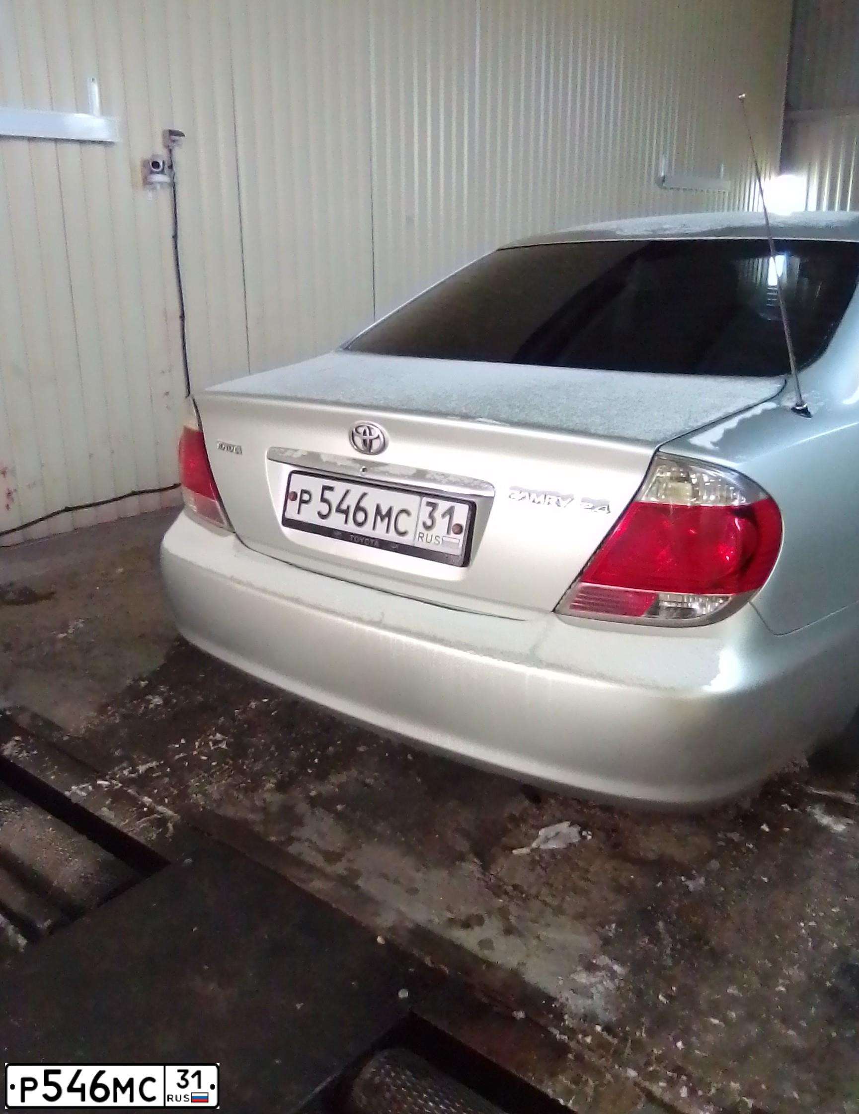 Фото автомобиля TOYOTA CAMRY, 2005 — госномер Р546МС31. Цвет: СЕРЕБРИСТЫЙ