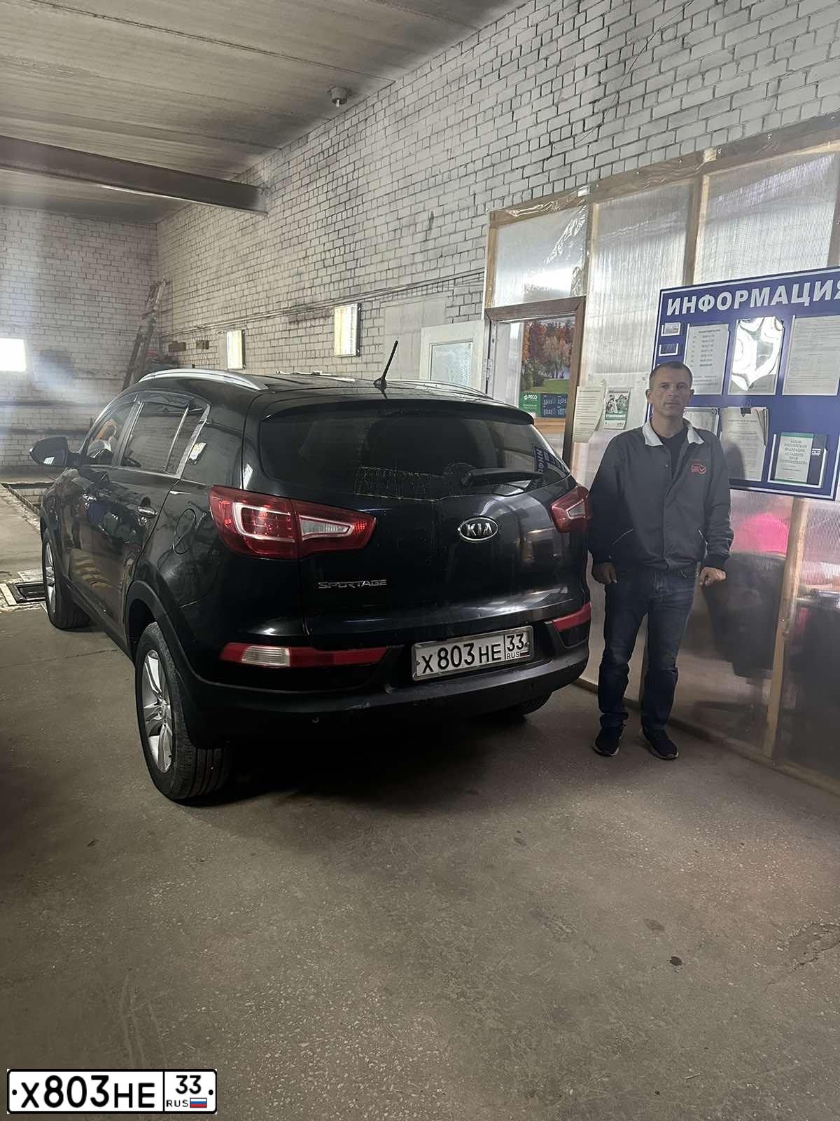 Фото автомобиля KIA SPORTAGE, 2010 — госномер В423УО43. Цвет: ЧЕРНЫЙ ПЕРЛАМУТР