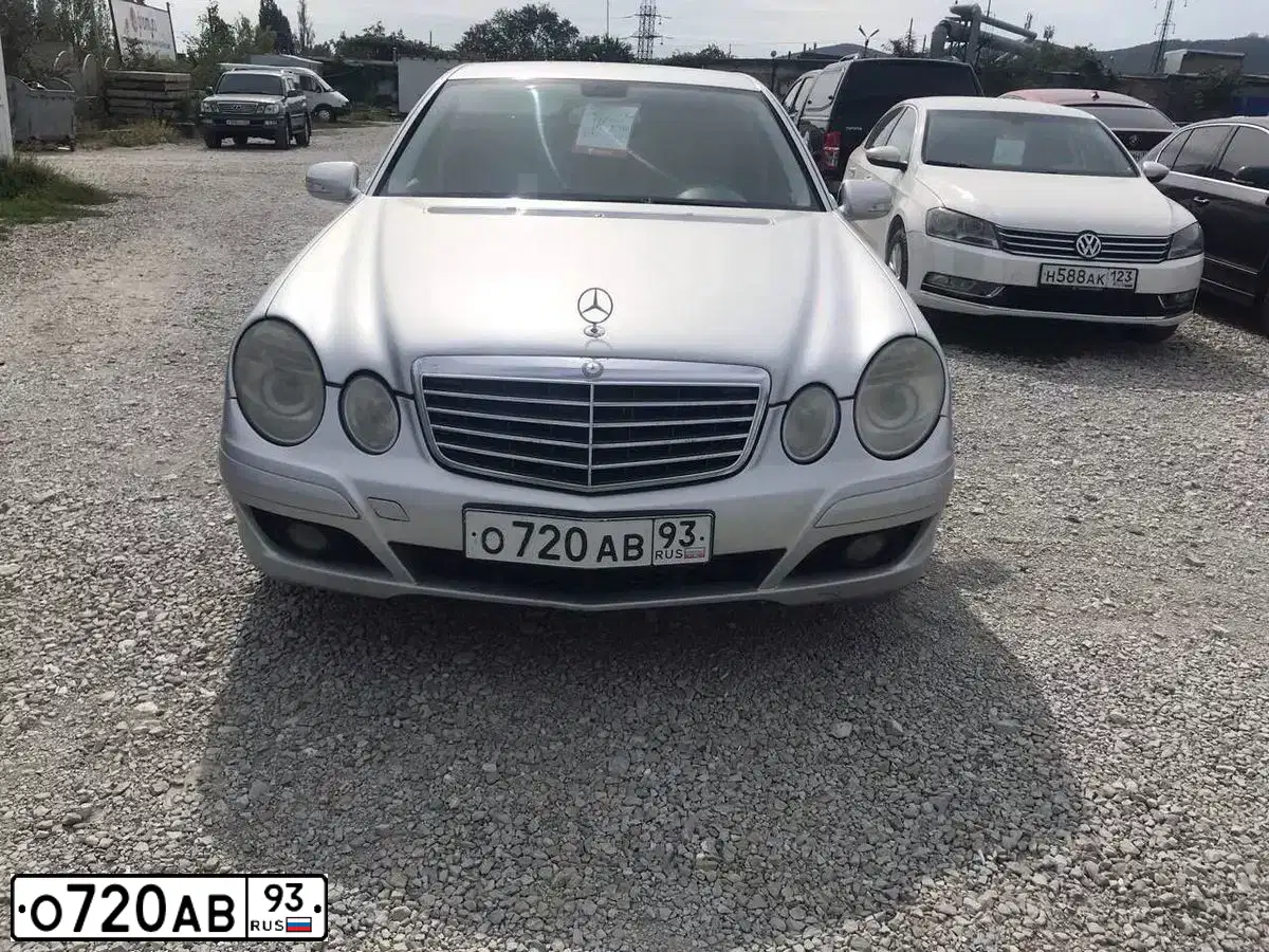 Фото автомобиля MERCEDES E-KLASSE, 2007 — госномер М690НР82. Цвет: СЕРЕБРИСТЫЙ