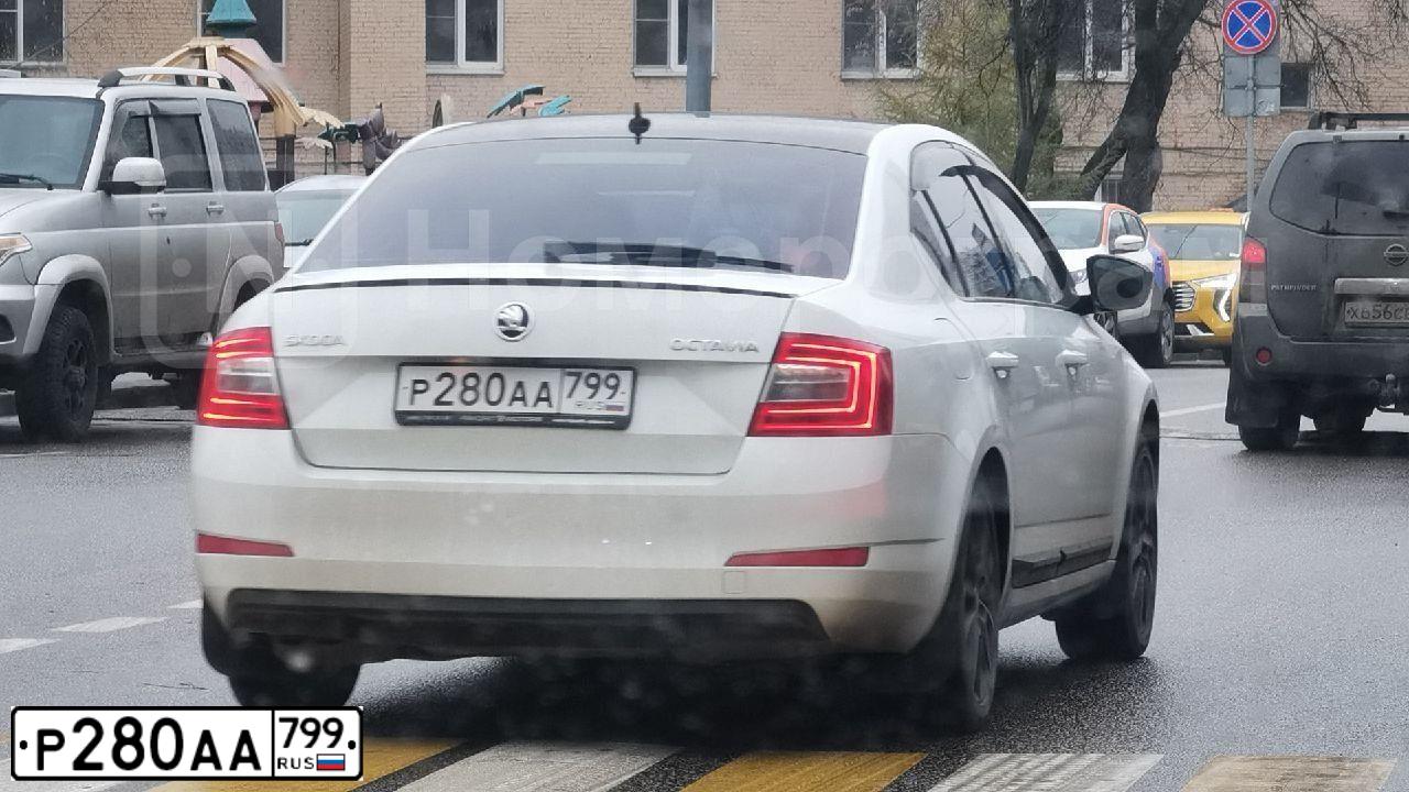 Фото автомобиля SKODA OCTAVIA, 2016 — госномер Р280АА799. Цвет: Белый
