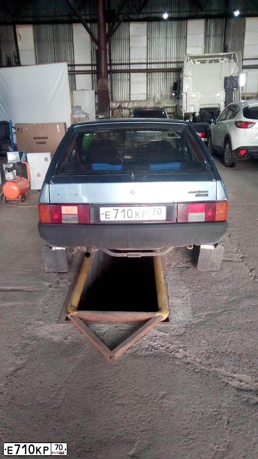 Фото автомобиля LADA 2108, 1994 — госномер Н127ХО70. Цвет: СЕРО-СИНИЙ