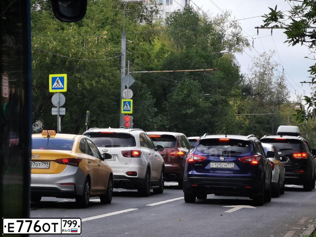 Фото автомобиля HYUNDAI SOLARIS, 2013 — госномер Т911ХА64. Цвет: СЕРЕБРИСТЫЙ
