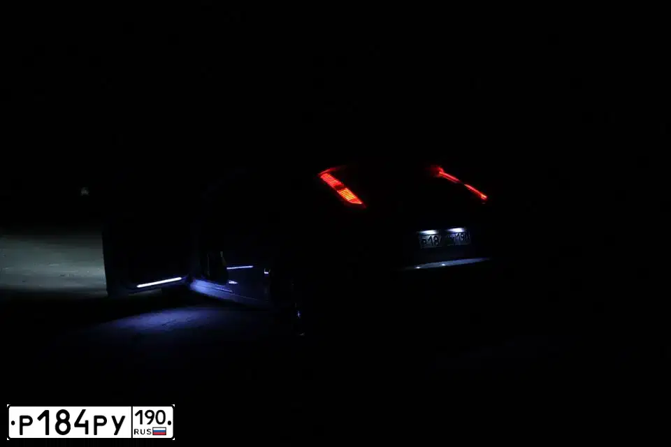 Фото автомобиля MITSUBISHI LANCER, 1993 — госномер О778КМ750. Цвет: ВИШНЕВЫЙ