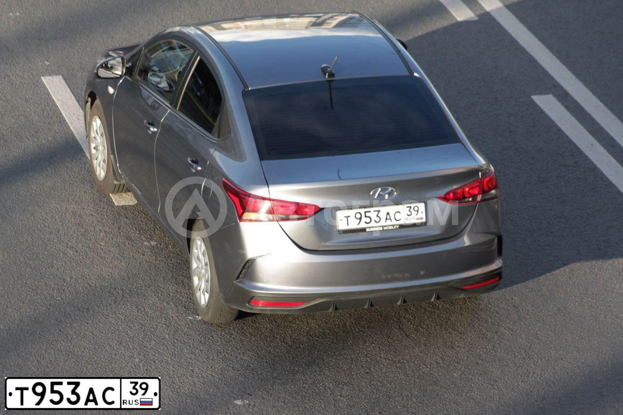 Фото автомобиля HYUNDAI SOLARIS, 2020 — госномер Т953АС39. Цвет: СЕРЫЙ