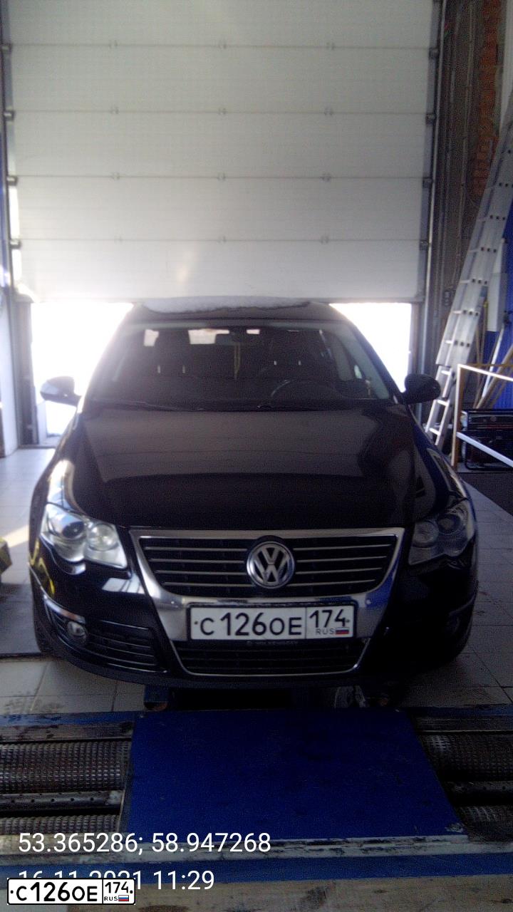 Фото автомобиля VOLKSWAGEN PASSAT, 2008 — госномер С126ОЕ174. Цвет: ЧЕРНЫЙ