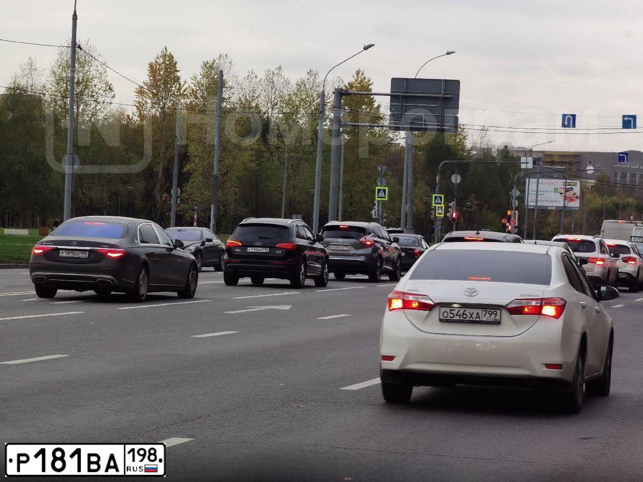 Фото автомобиля MERCEDES-BENZ S-CLASS, 2021 — госномер Т605КО977. Цвет: ЧЕРНЫЙ