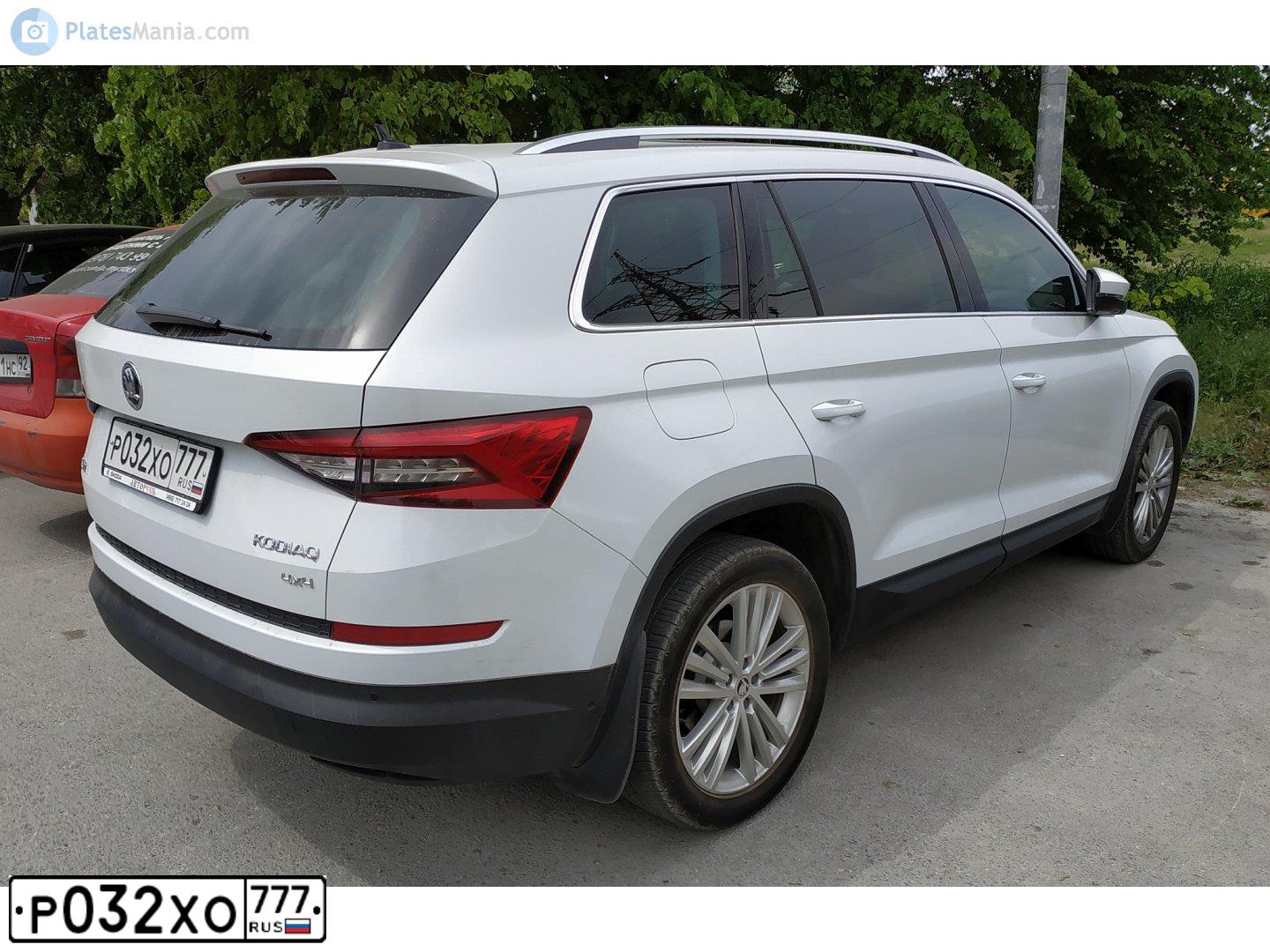 Фото автомобиля SKODA KODIAQ, 2017 — госномер Р032ХО777. Цвет: БЕЛЫЙ