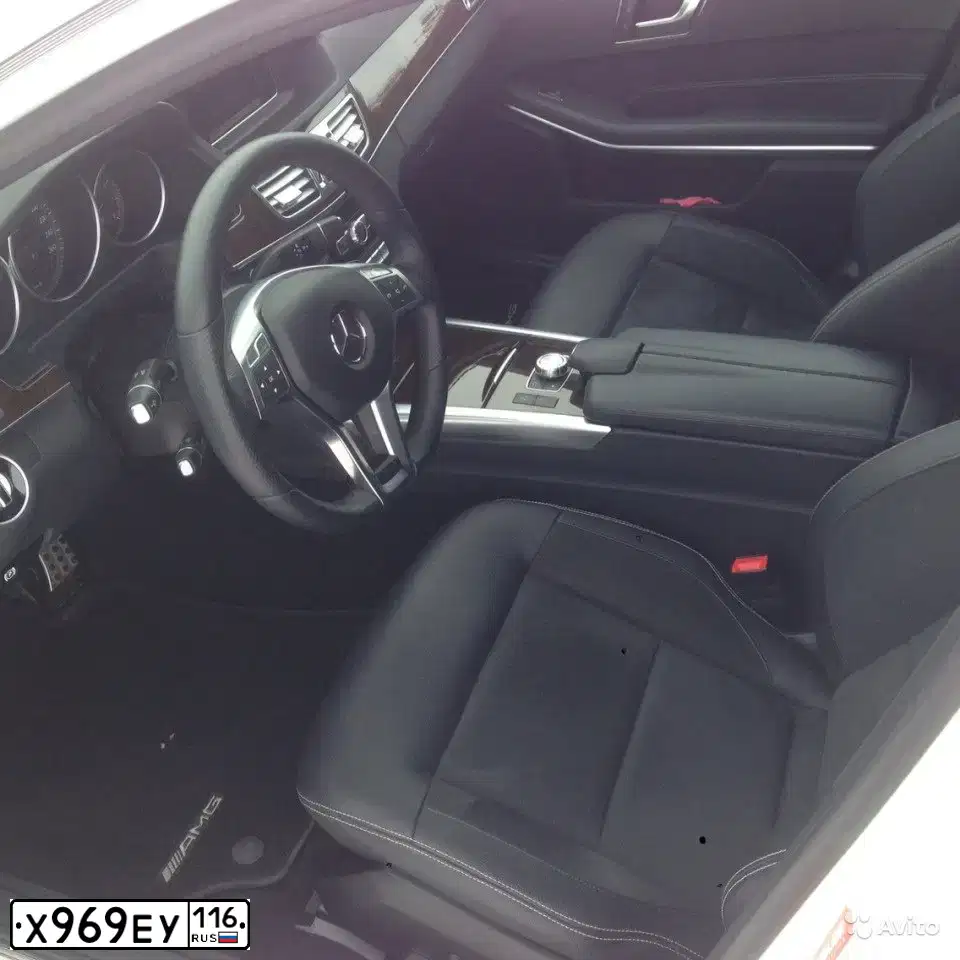 Фото автомобиля MERCEDES E-KLASSE, 2014 — госномер О561КХ07. Цвет: Белый