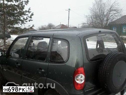 Фото автомобиля CHEVROLET NIVA, 2012 — госномер Н698РК62. Цвет: темный серо-зеленый металлик