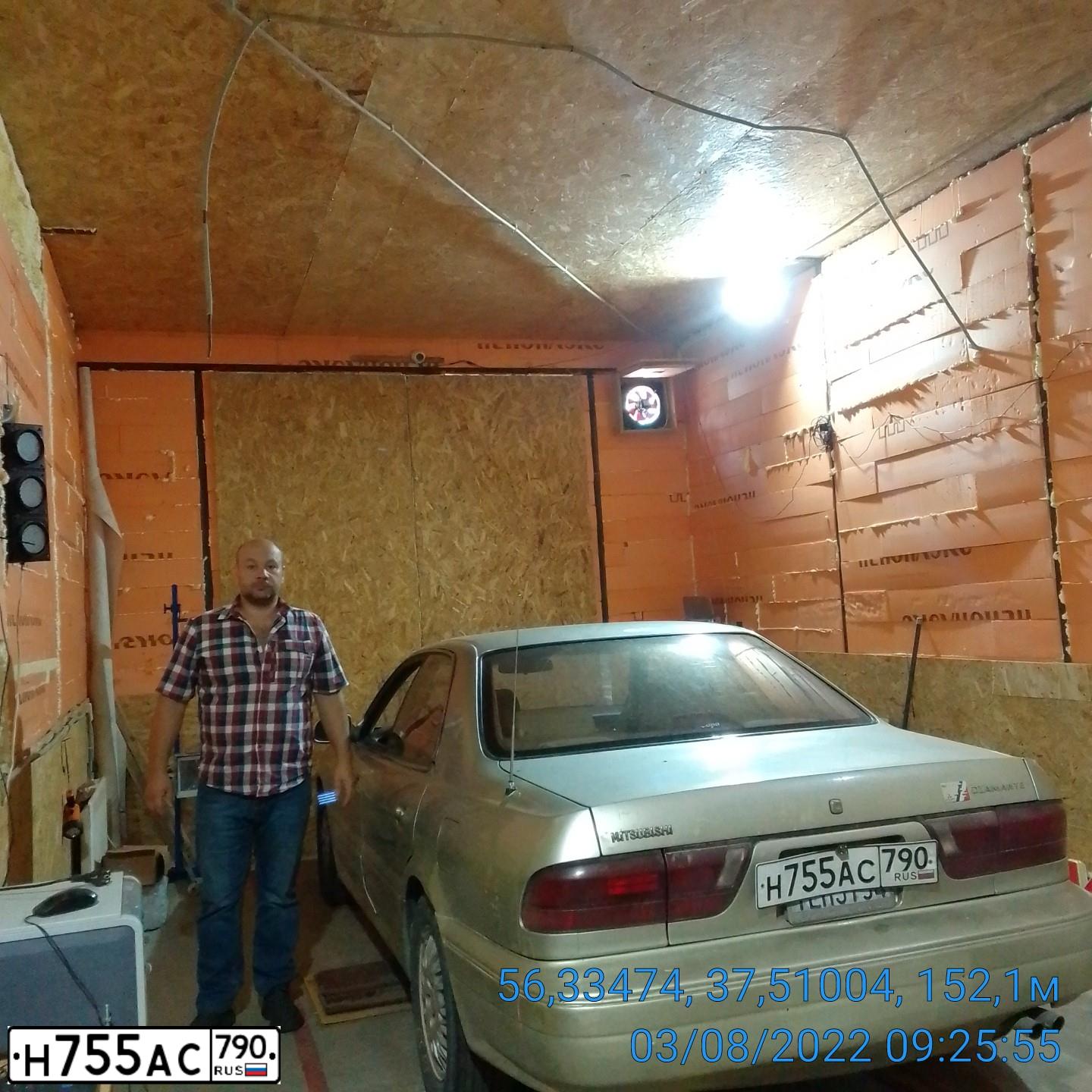Фото автомобиля MITSUBISHI DIAMANTE, 1992 — госномер О396ОР78. Цвет: БЕЖЕВЫЙ