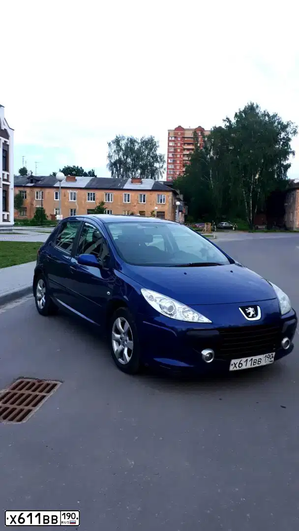 Фото автомобиля PEUGEOT 307, 2006 — госномер Х611ВВ190. Цвет: синий