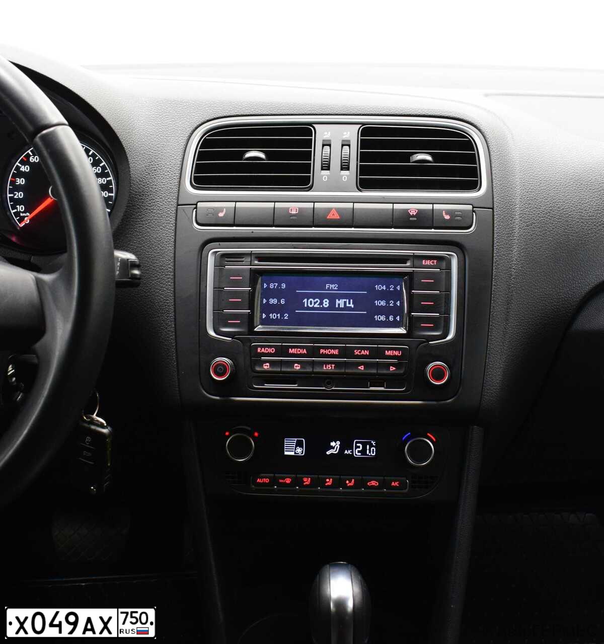 Фото автомобиля VOLKSWAGEN POLO, 2014 — госномер С291АХ550. Цвет: Белый