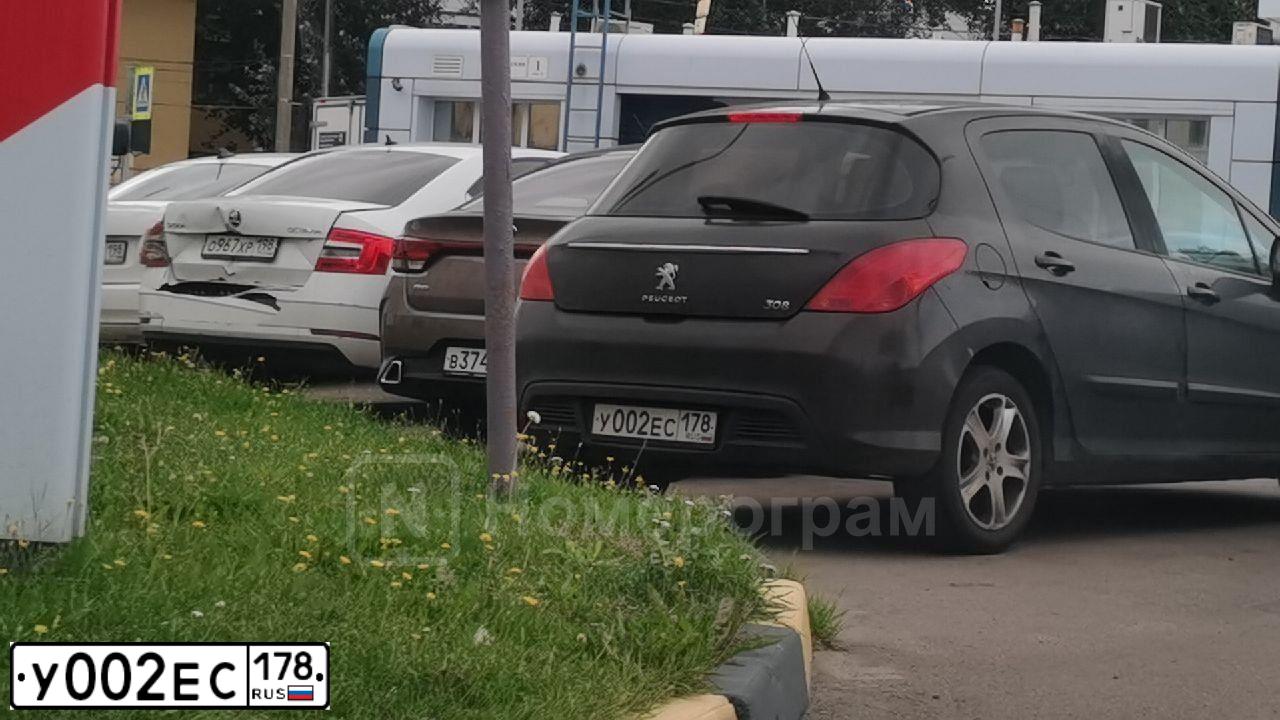 Фото автомобиля HYUNDAI I40, 2015 — госномер В061ЕО198. Цвет: Коричневый