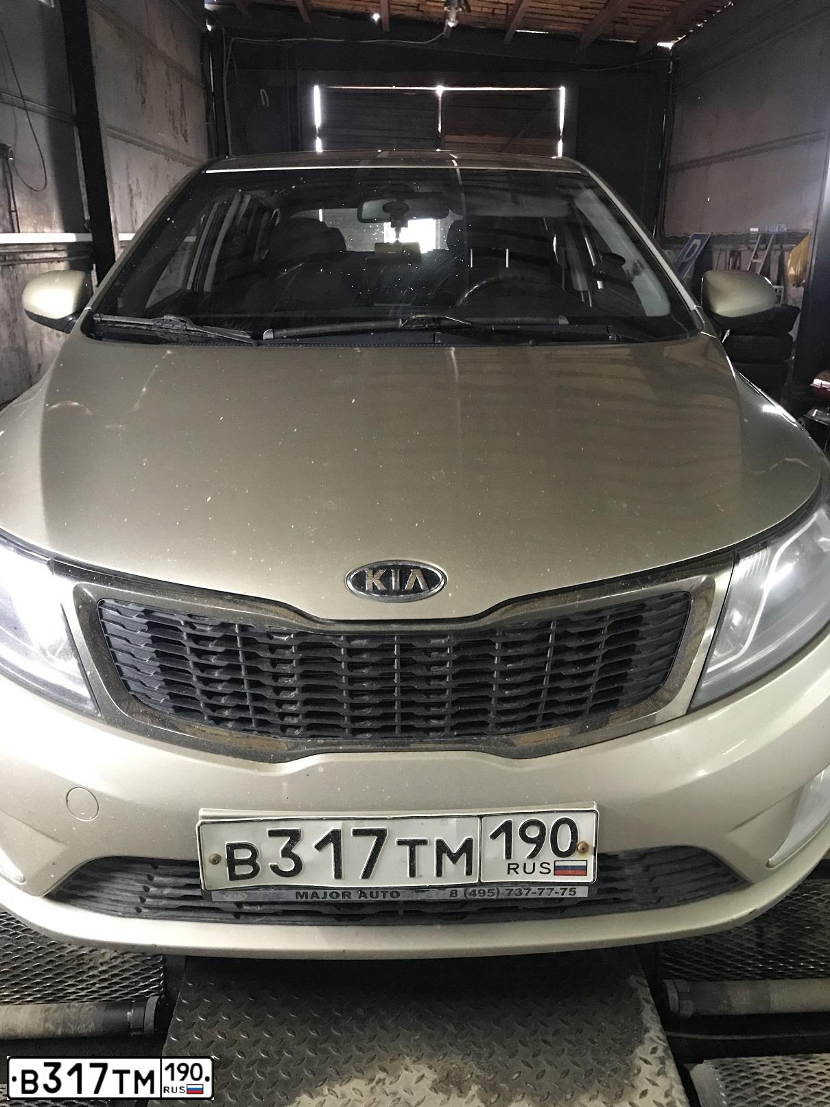 Фото автомобиля KIA RIO, 2012 — госномер В317ТМ190. Цвет: БЕЖЕВЫЙ