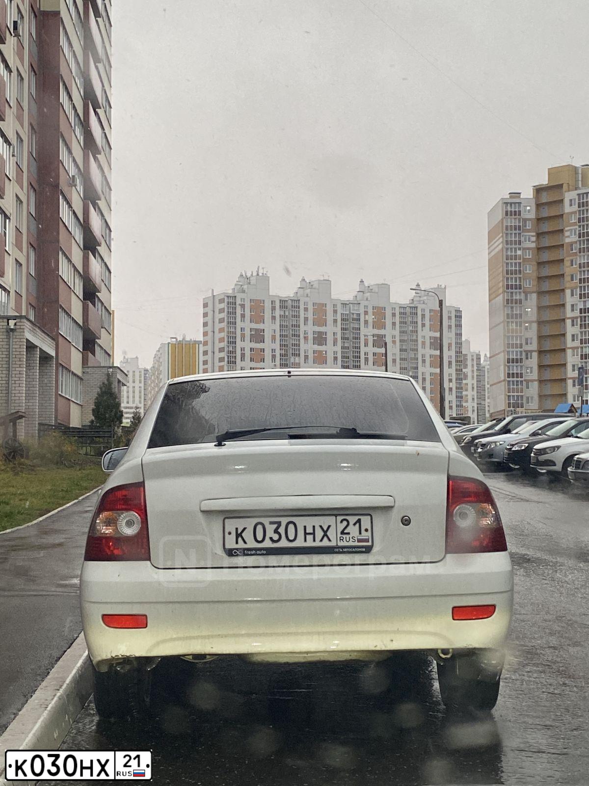 Фото автомобиля LADA 2172 PRIORA, 2012 — госномер М201МА21. Цвет: Белый