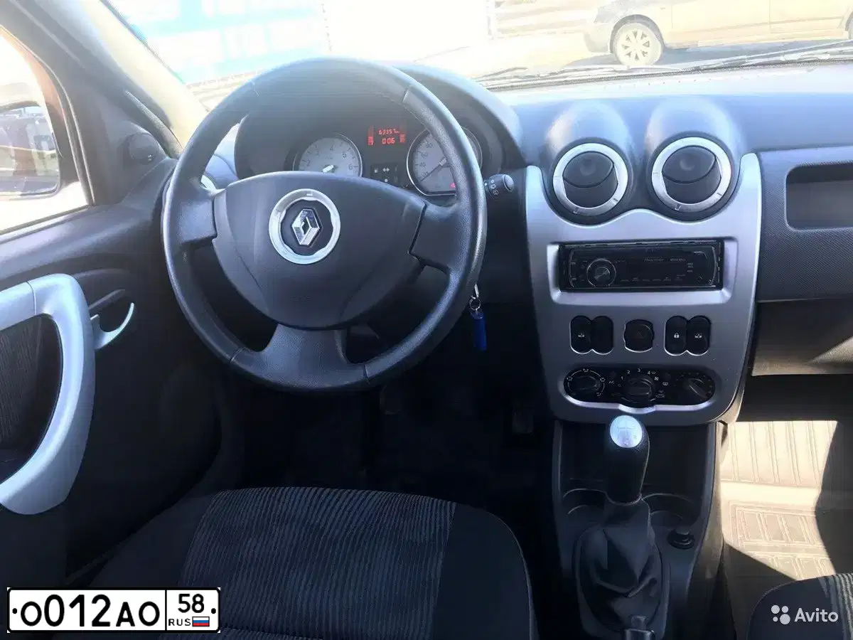 Фото автомобиля RENAULT T SANDERO, 2012 — госномер О012АО58. Цвет: ЧЕРНЫЙ