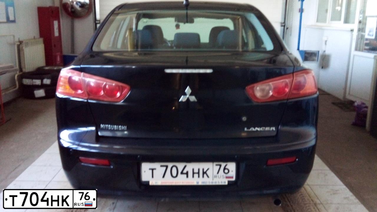 Фото автомобиля MITSUBISHI LANCER, 2008 — госномер Т704НК76. Цвет: ЧЕРНЫЙ