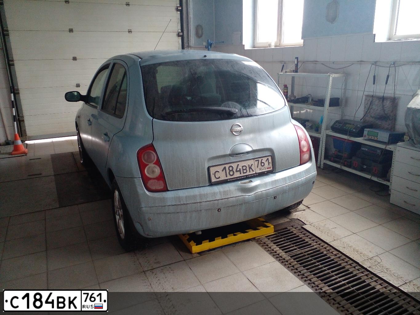 Фото автомобиля NISSAN MICRA, 2006 — госномер К304МС761. Цвет: голубой