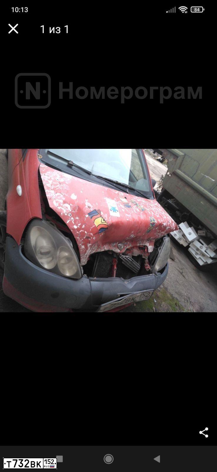 Фото автомобиля TOYOTA YARIS, 2000 — госномер Т732ВК152. Цвет: Красный