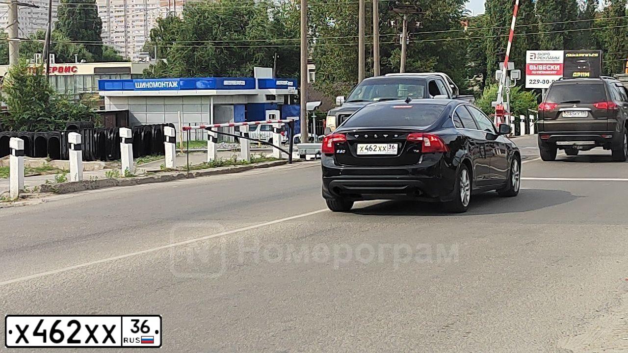 Фото автомобиля MAZDA 3, 2010 — госномер Х462ХХ36. Цвет: БЕЛЫЙ