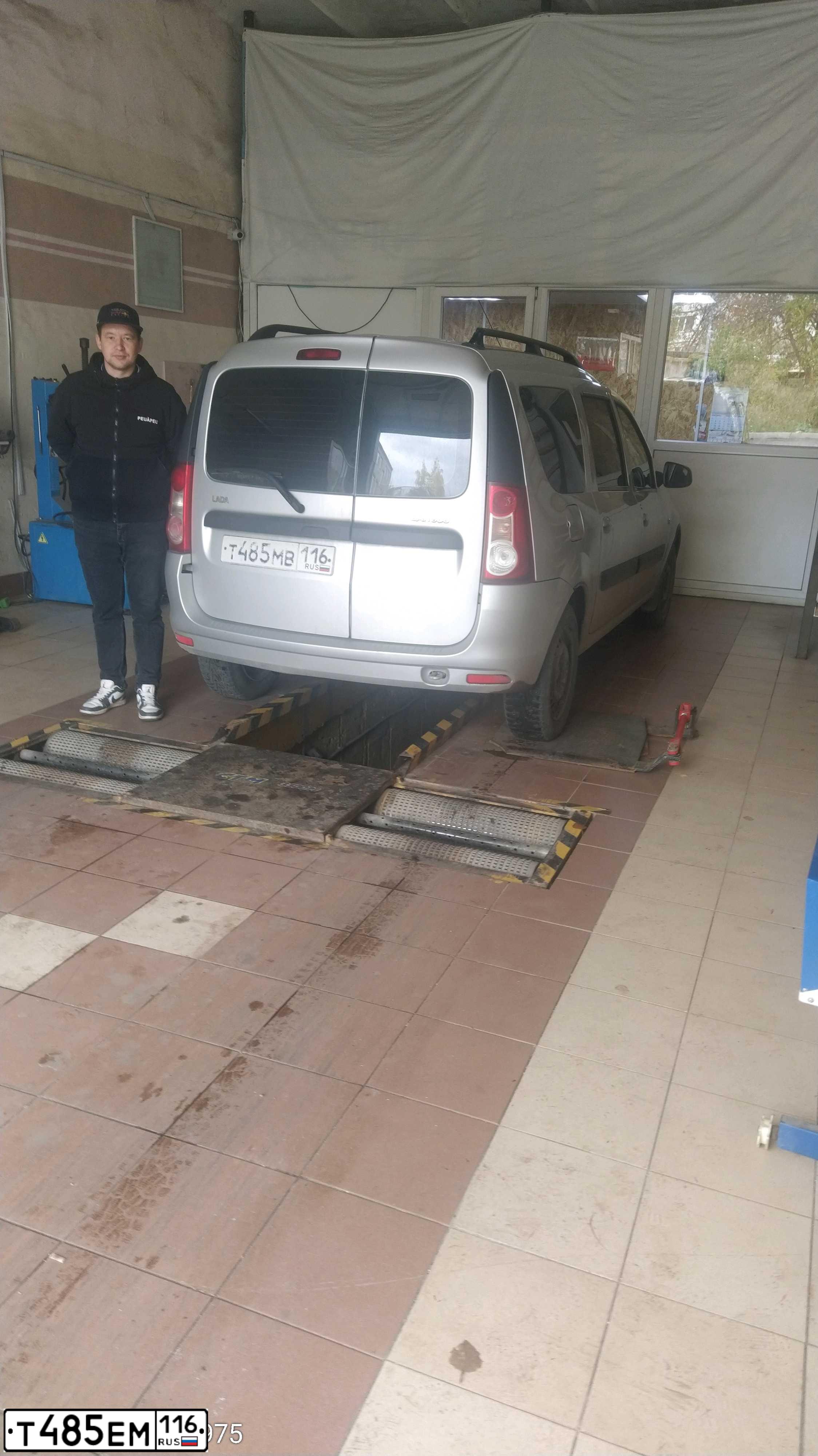 Фото автомобиля LADA LARGUS, 2014 — госномер Т485МВ116. Цвет: СЕРЕБРИСТЫЙ